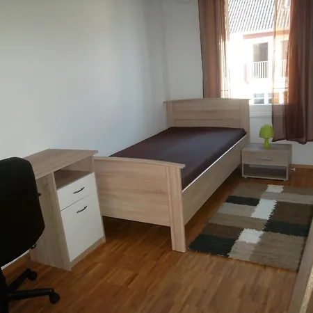 Komfortables Mit Mitnutzung Von Bad, Kueche Und Wohnbereich Apartmán *