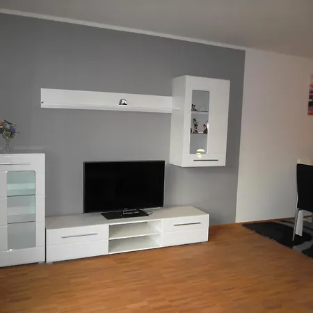 Komfortables Mit Mitnutzung Von Bad, Kueche Und Wohnbereich Apartman *
