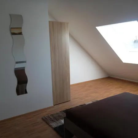 Apartament Komfortables Mit Mitnutzung Von Bad, Kueche Und Wohnbereich *