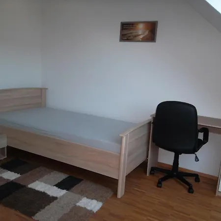 Komfortables Mit Mitnutzung Von Bad, Kueche Und Wohnbereich Apartmán *